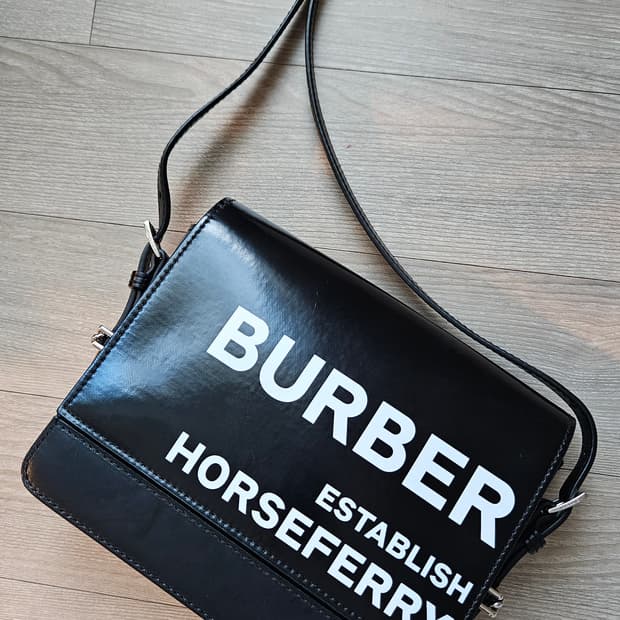 버버리 스몰 호스페리 프린트 그레이스 백 (블랙)