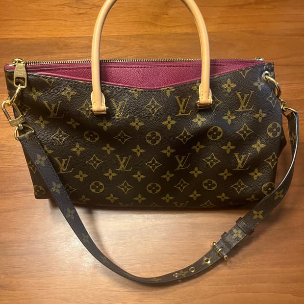 루이비통 팔라스 모노그램 M40906 (A급)