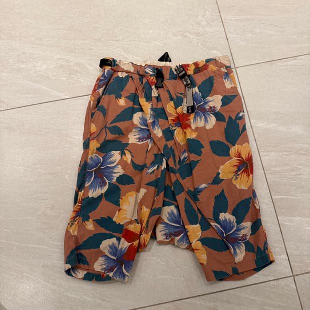 Kapital 꽃무늬 반바지