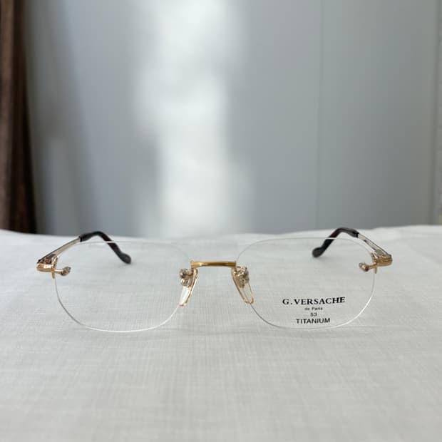 VERSACHE 사각 골드 무테