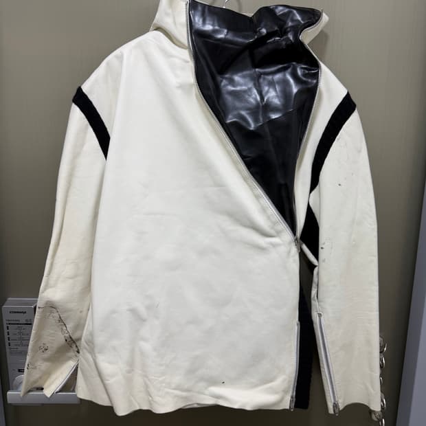 셀린느 화이트 가죽 블랙 배색 자켓