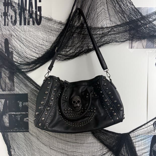 Punk mood skull studs bag