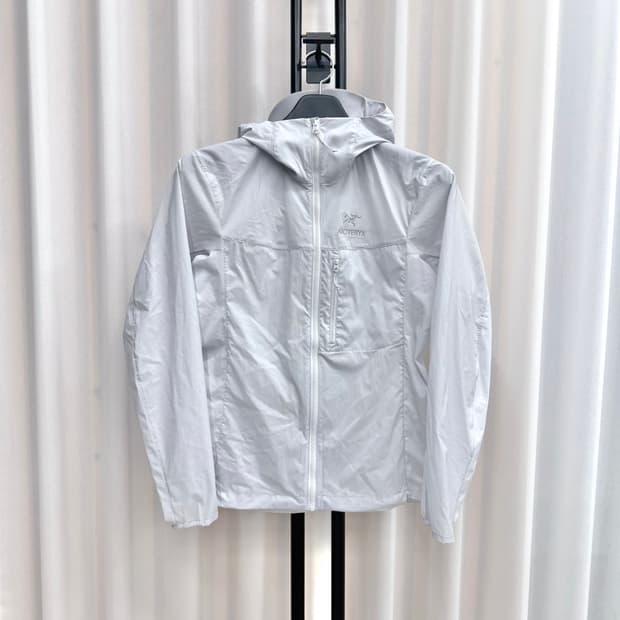 [1회 착용 / S] 아크테릭스 스쿼미시 후드 바람막이 여성
