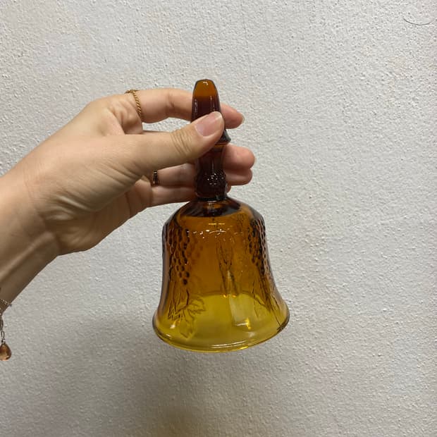 빈티지 앰버 글라스 벨 소품 