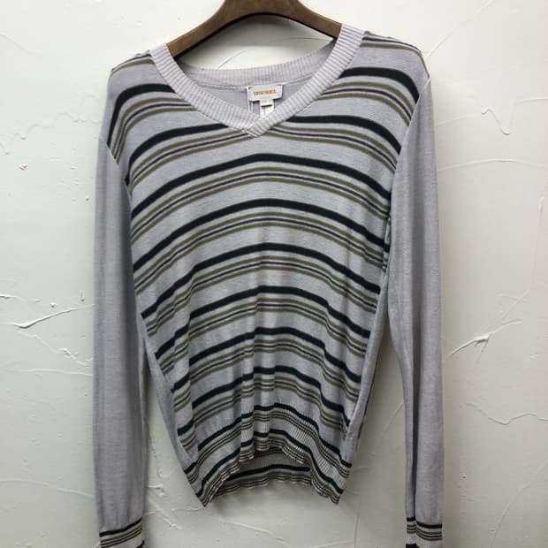 디젤 브이넥 스트라이프 니트