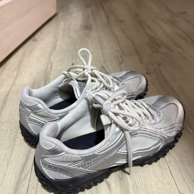 휠라 에샤페 MS 실버 문 운동화 235mm