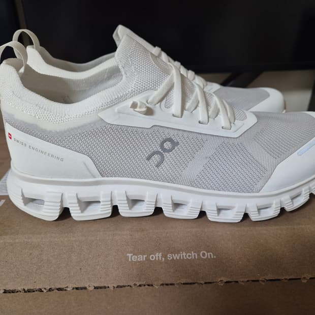 on cloud6 versa white 온러닝