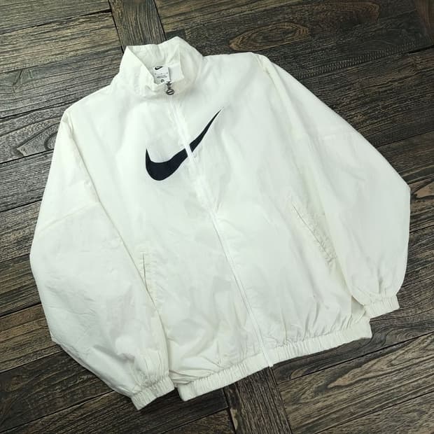 [나이키] 빅 스우시 오버사이즈 바람막이 자켓 아이보리 M18246