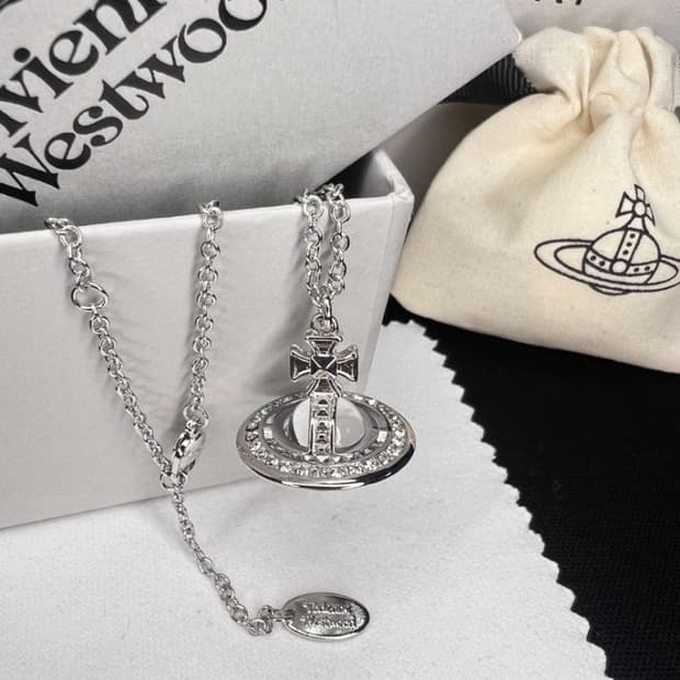 비비안 웨스트우드 아카이브 화이트 크리스탈 orb 팬던트 목걸이