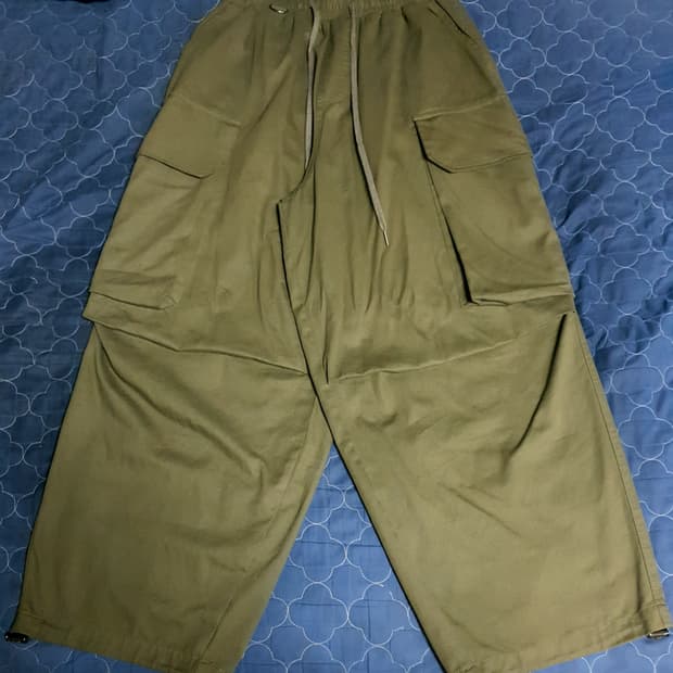 GLAMOUR 빅포켓 파라슈트 벌룬핏 카고팬츠 카키 (F)