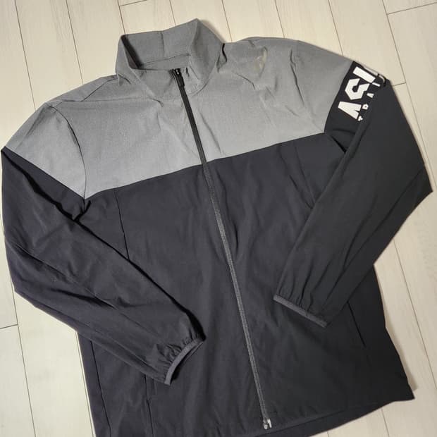 새상품급)아식스 트레이닝 트리코트 집업 자켓 사이즈105(xl)

여러 