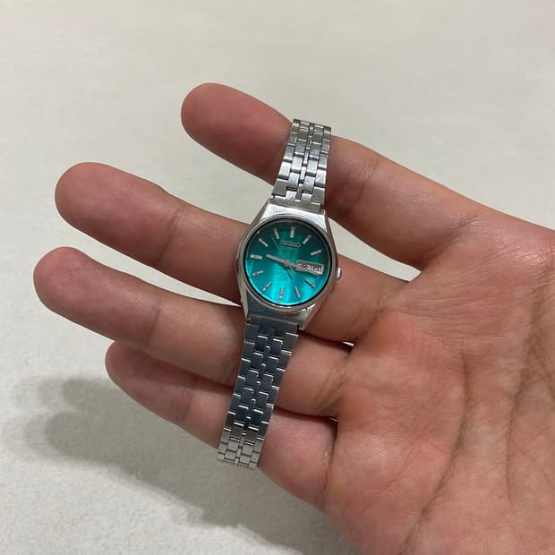 Seiko quartz woman green