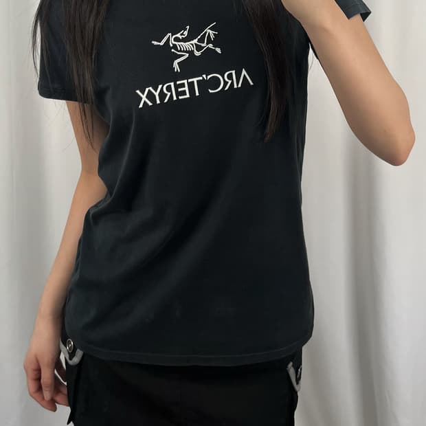 아크테릭스 빅로고 여성 반팔