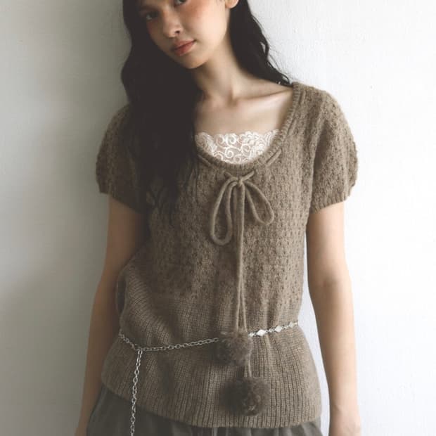 Badblue 폼폼 니트 하프 탑 베이지색