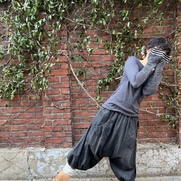 다크 그레이 벌룬 미디 팬츠