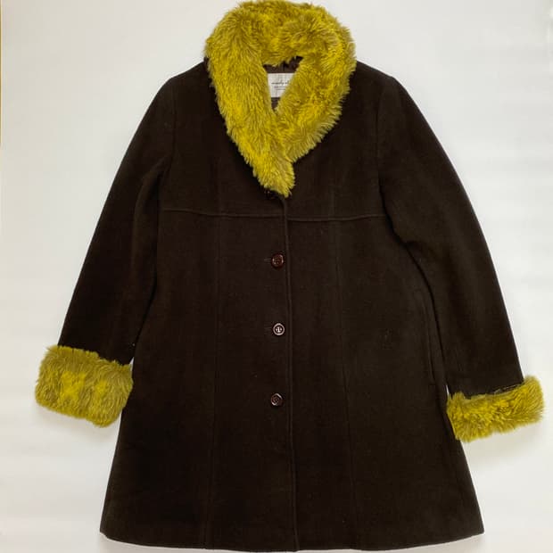 mady club 옐로우 퍼 트리밍 브라운 코트