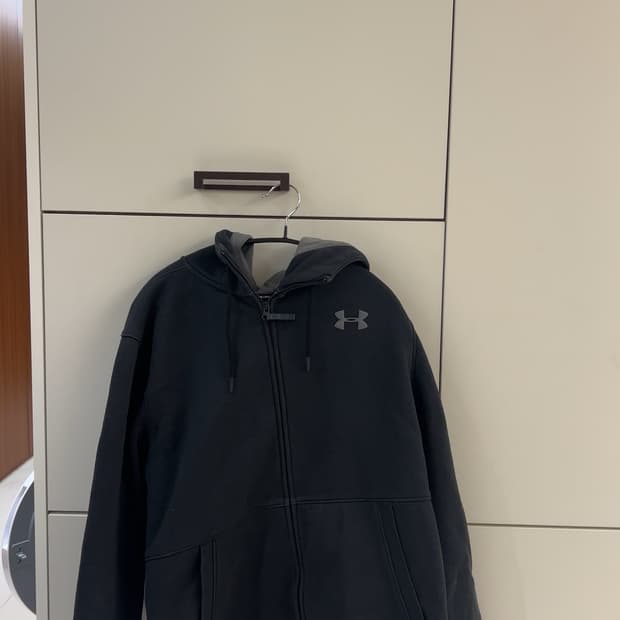 언더아머 후드집업
