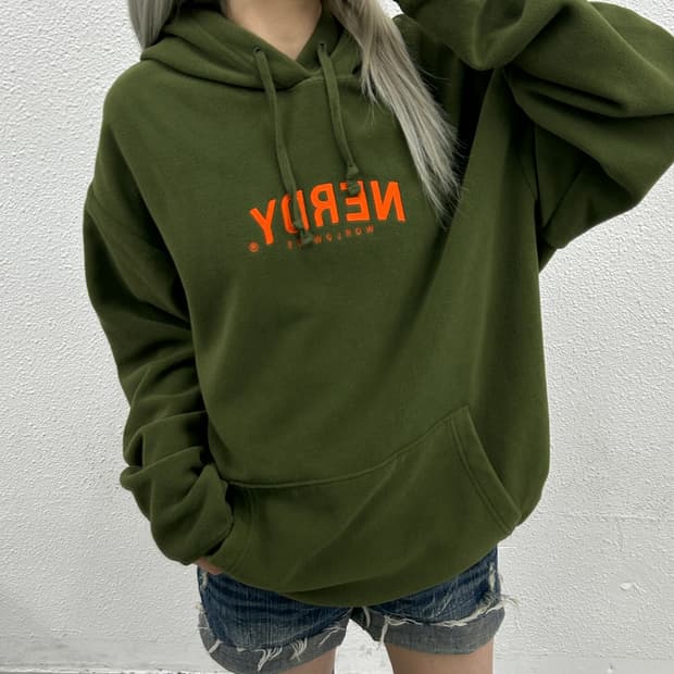 널디 오렌지 자수로고 카키 플리스 후드 M