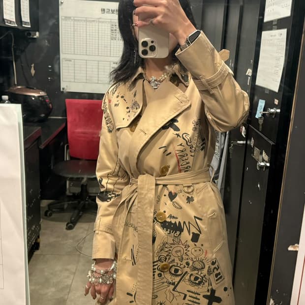 버버리 낙서 핸드페인트 한정판 코트