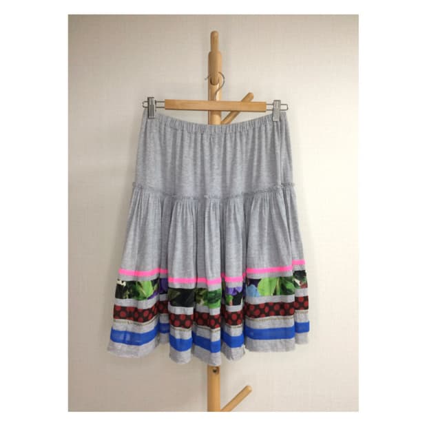 스나오 쿠와하라 에스닉 패치 그레이 스커트