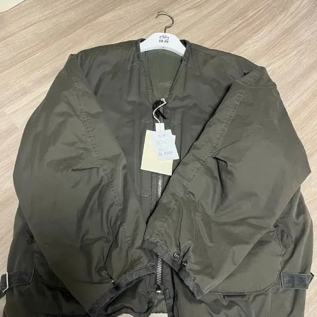 3) 24fw 폴리테루 라이너

올리브 + 퀄티드 그린 초판