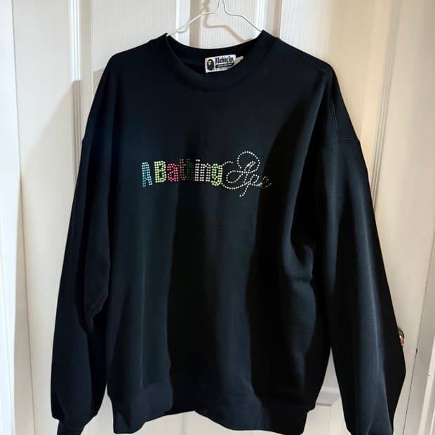 베이프 라인스톤 로고 크루넥 스웨트셔츠  블랙 