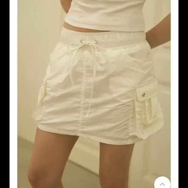 ( 새상품) 드라이로즈 카고 스커트 화이트