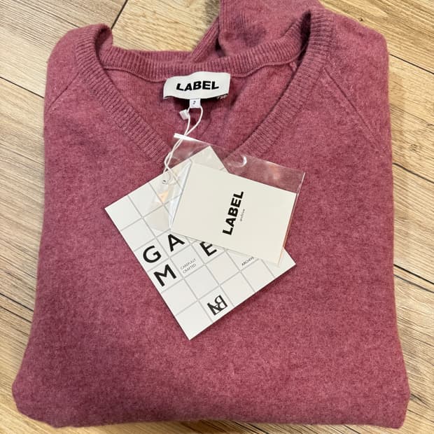 새상품) 라벨아카이브 브이넥 스웨터 베리 2사이즈