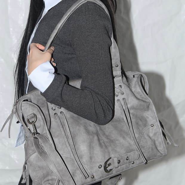 팬시클럽 벨티드 워싱 레더백 그레이 / 크로스 숄더 가죽 가방