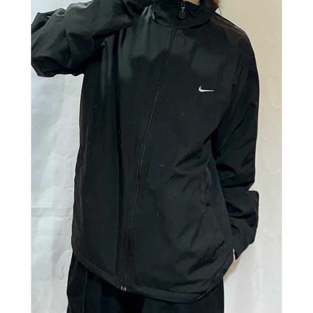 나이키 스우시 블랙 바람막이
