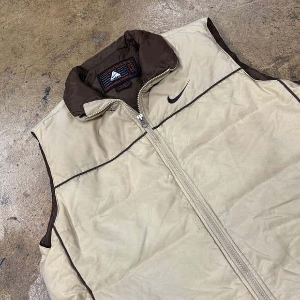 나이키 베이지 패딩 조끼 