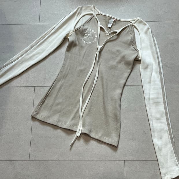 기준 래글런 컷아웃 탑 니트 S