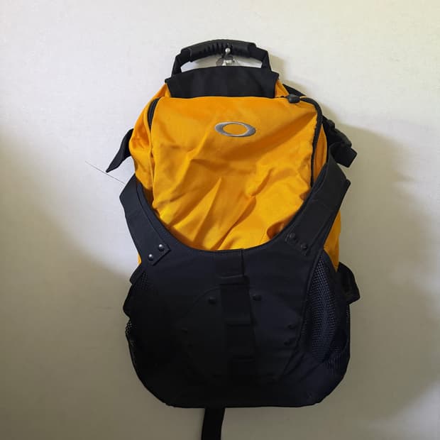  오클리 더블 레이어 택티컬 백팩
