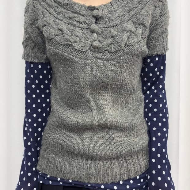 그레이 버튼 니트 빈티지 모리걸