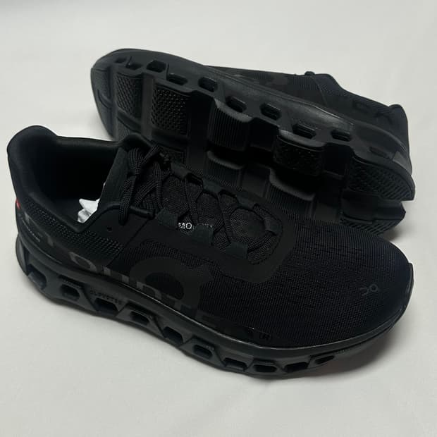 (260)온 러닝 클라우드몬스터 올 블랙 러닝화 새제품