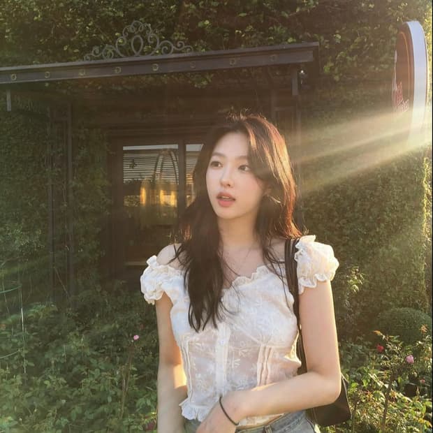 남서연님 착용 버터 블라우스