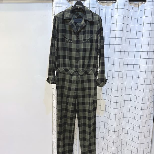 럭키슈에뜨 체크 점프수트