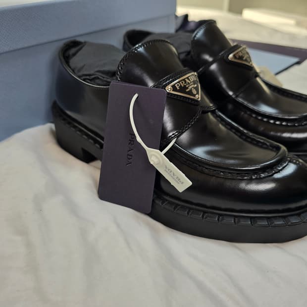 프라다 초콜릿 브러쉬드 로퍼 36.5