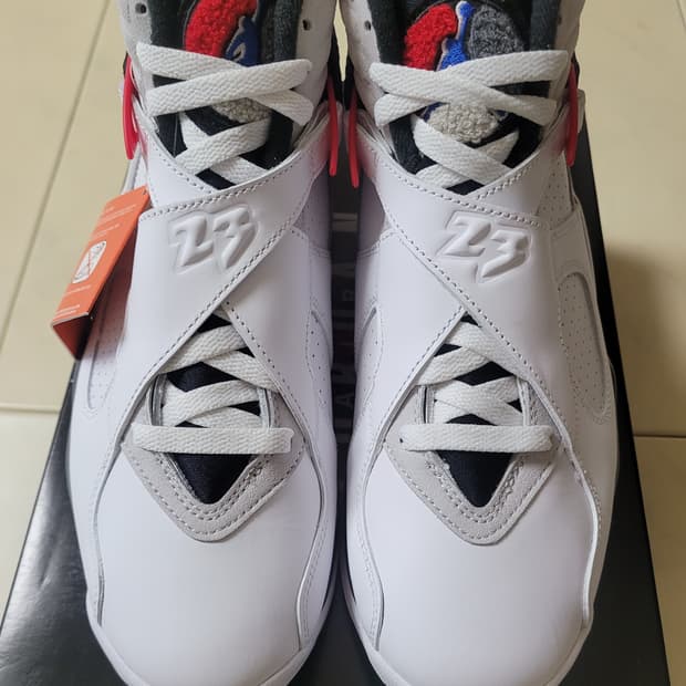 조던8 벅스버니 2025  
265사이즈 판매합니다