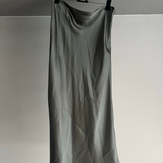 H&m satinskirt light khaki green us4size