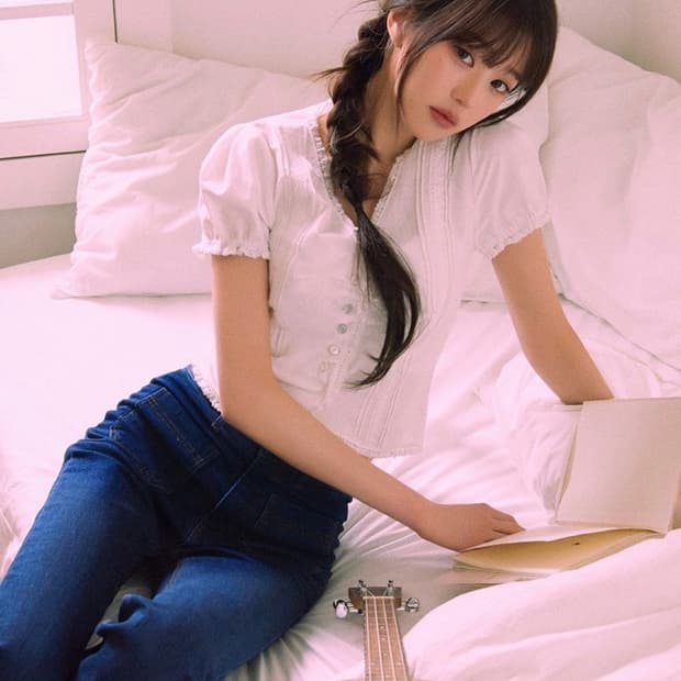 로라로라 장원영 핀턱 블라우스