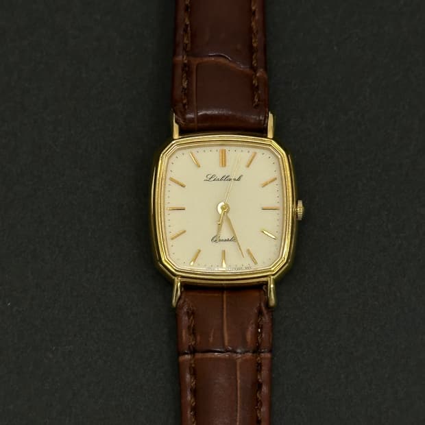 오리엔트 브라운 스트랩 쿼츠 시계