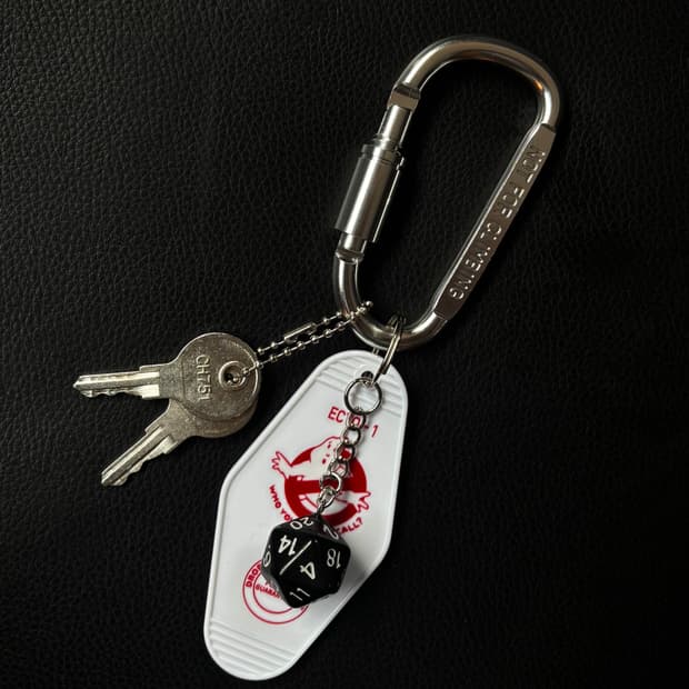 vintage keyring (ghost hotel)