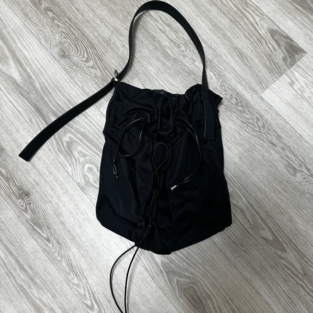 Ray BEAMS 스트링 디테일 숄더백