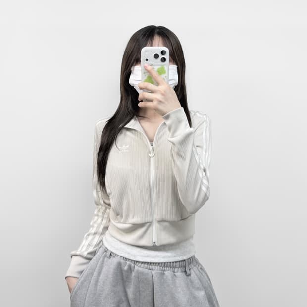 아디다스 플리츠 크롭 트랙탑 자켓 아이보리