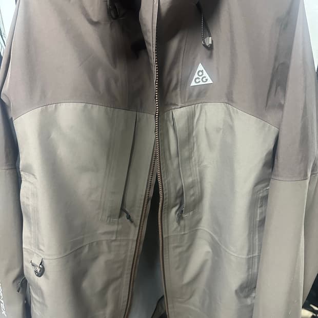 나이키 acg 스톰핏 바람막이 팝니다