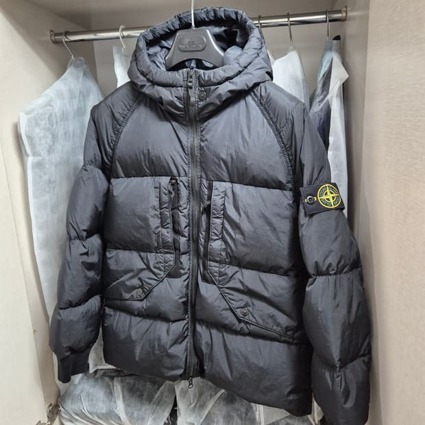 새상품급 23FW 90-S 스톤아일랜드 크링클랩스패딩  블랙