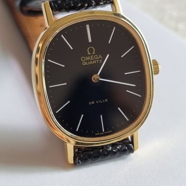 오메가 드빌 앨립스 블랙다이얼 골드 플레이트 쿼츠 남여공용 시계