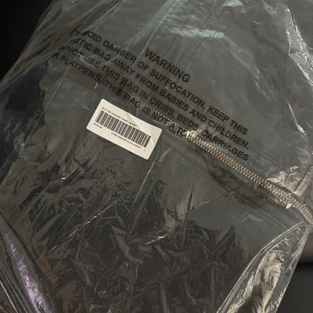 슈프림 플래그 퀼티드 후드 워크 자켓 블랙 L