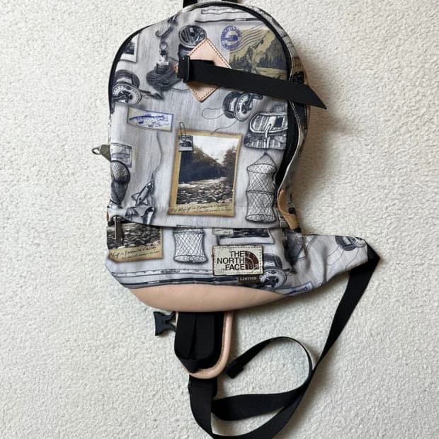 노스페이스 화이트라벨 패턴 프린팅 힙색 가방 A1690